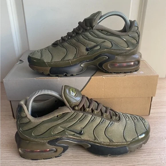 Nike Air Max Plus GS Olive Green Cargo Sneakers- SZ 5.5 Y- 7 W